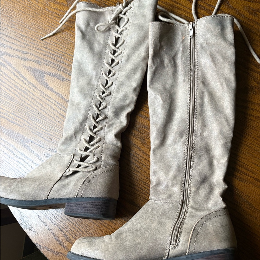 Elegant Lace-Up Tan Boots for Women